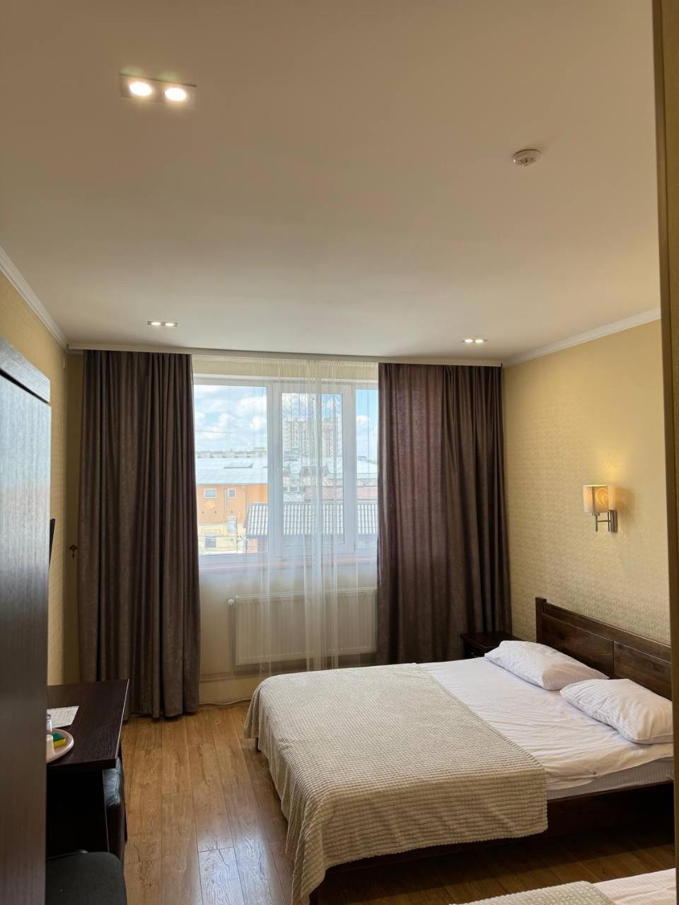 Passage Hotel Ternopil Kültér fotó