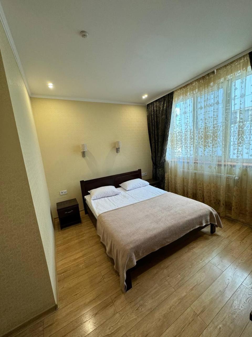 Passage Hotel Ternopil Kültér fotó